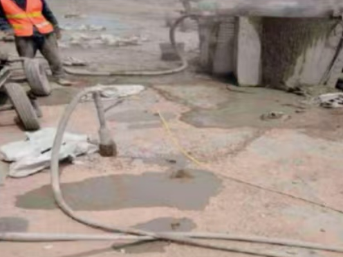 上栗水泥混凝土路面板底注浆技术 路面脱空注浆整治方案